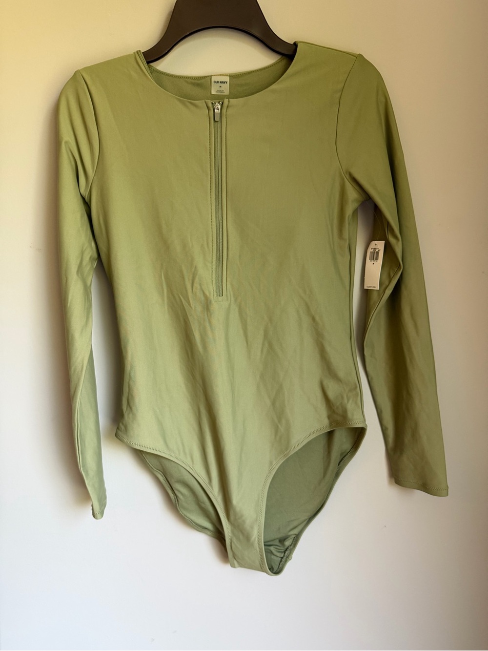 Women’s new with Tags Olive Rash Guard half zip bathing suit
